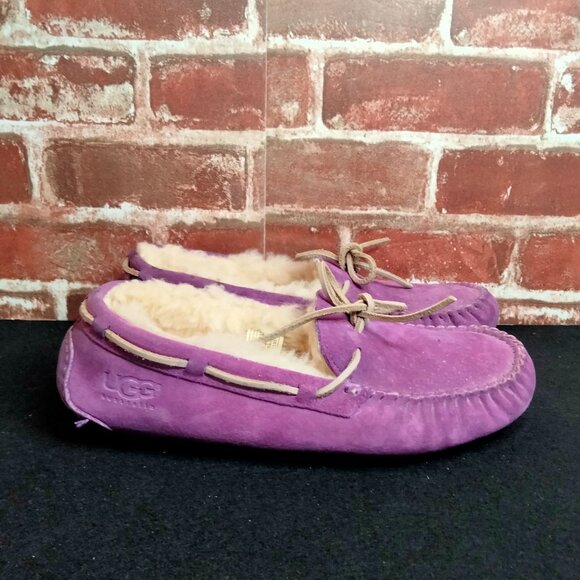 UGG Dakota Slippers Womens Size 9 Moccasins Purple Suede Winter - Picture 1 of 7